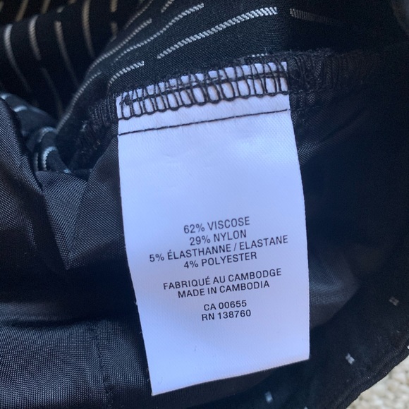 Reitmans The Iconic Black Cropped Patterned Pants - Picture 9 of 9